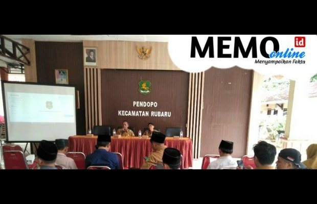 Foto: Pemerintah Kecamatan Rubaru saat menggelar pertemuan