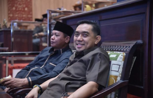 Foto: (kanan) Ir. Hairul Anwar, ST, MT. anggota Fraksi PAN DPRD Sumenep