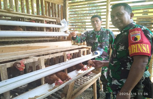 Foto: Danposramil Pakusari, Peltu Eka Satria W., bersama Babinsa Sersan Imam