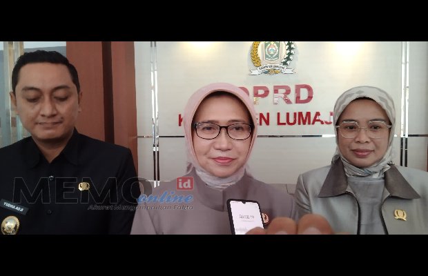 Foto: Bupati Lumajang Ir. Indah Amperawati Masdar (tengah).