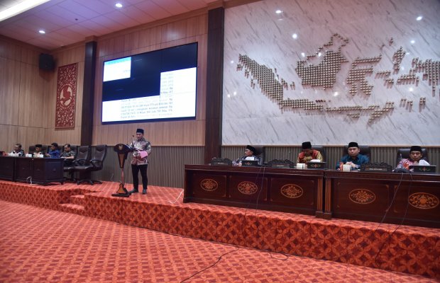 Foto: Juru Bicara Pansus DPRD Sumenep, Abd. Rahman, Saat Membacakan Hasil Bedah LKPJ Bupati 2024