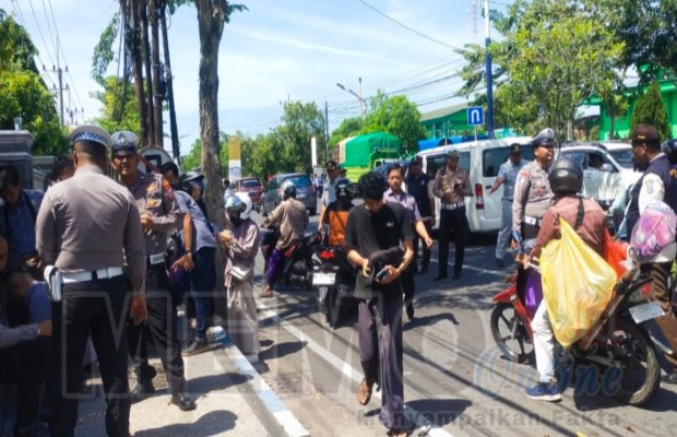Foto: Operasi gabungan di jalan Jaksa Agung Suprapto kabupaten Sampang
