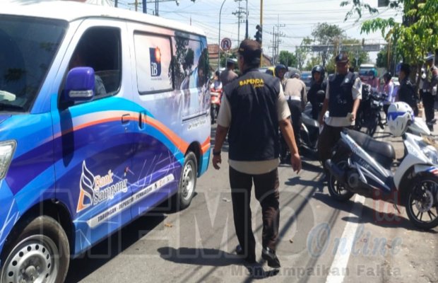 Foto: Satlantas Polres Sampang lakukan operasi gabungan di jalan Jaksa Agung Suprapto Sampang