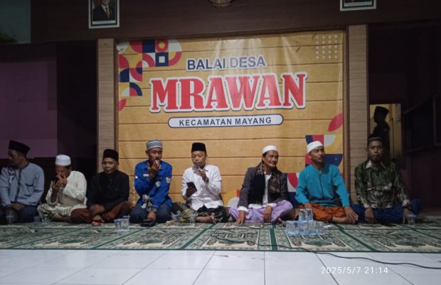 Foto: Kades Mayang Salim dan tokoh masyarakat