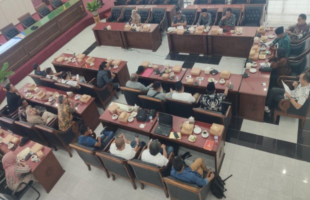 Foto : HPBI audensi dengan DPRD Kabupaten Lumajang