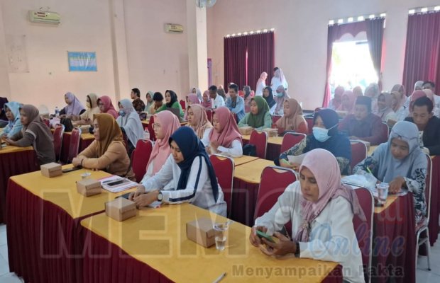 Foto: Para peserta saat mengikuti pelatihan penjamahan makanan di aula Dinkes dan KB Sampang