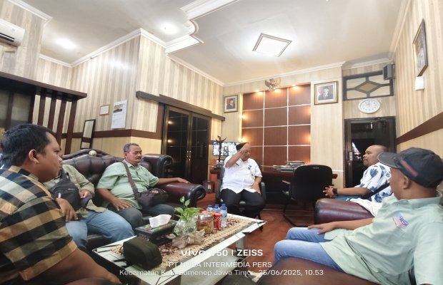 Foto: Kepala DKPP Sumenep Chainur Rasyid bersama Tim SMSI