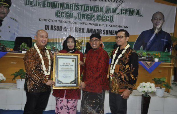 Foto: Pemberian penghargaan Bintang tiga dari BPJS Kesehatan RI kepada RSUD Moh Anwar Sumenep