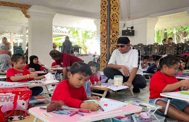 Foto: Bupati Sumenep Achmad Fauzi Wongsojudo di tengah Anak TK dan PAUD 