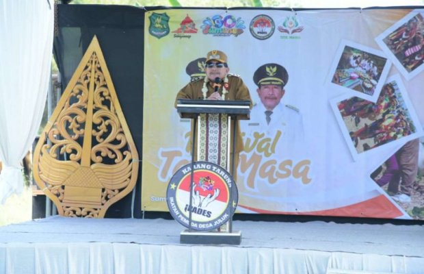 Foto: Wakil Bupati Sumenep, KH Imam Hasyim saat memberi sambutan 