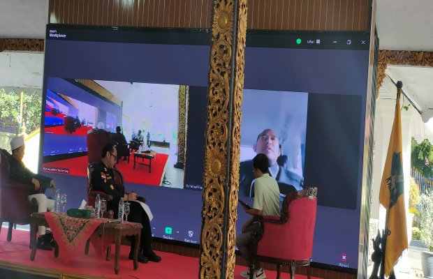 Foto: Bupati Fauzi saat memberikan sambutan pada acara FGD secara virtual melalui Zoom.
