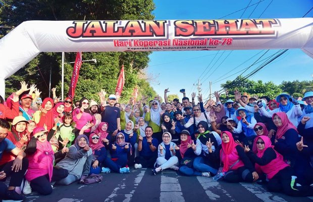 Foto : Start Jalan Sehat Hari Koperasi di Lumajang