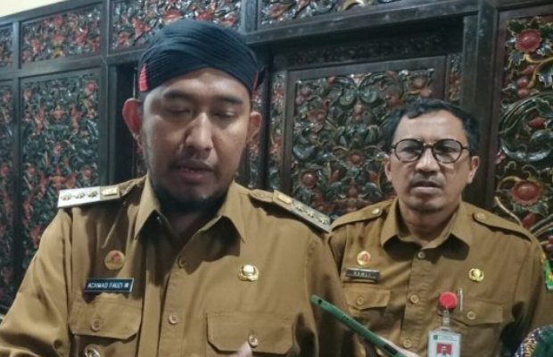 Foto: Bupati Sumenep Achmad Fauzi Wongsojudo Didampingi Kadiskop Perindag Moh. Ramli