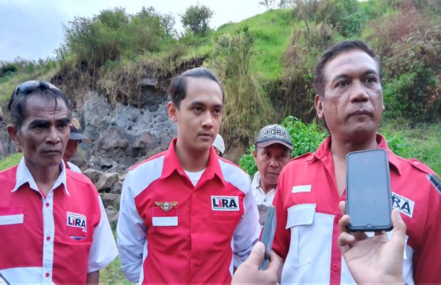 Foto: LSM LIRA Kota Batu saat sidak sungai curah yang diduga diuruk di Desa Pesanggrahan, Kecamatan Batu, Kota Batu.
