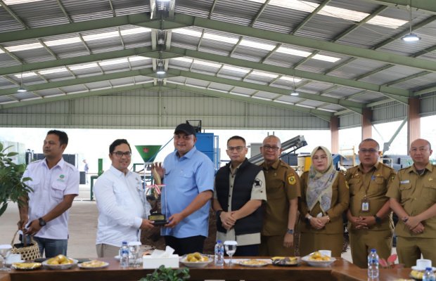 Foto: Bupati Bogor Rudy susmanto Di Balai persemaian Moderen