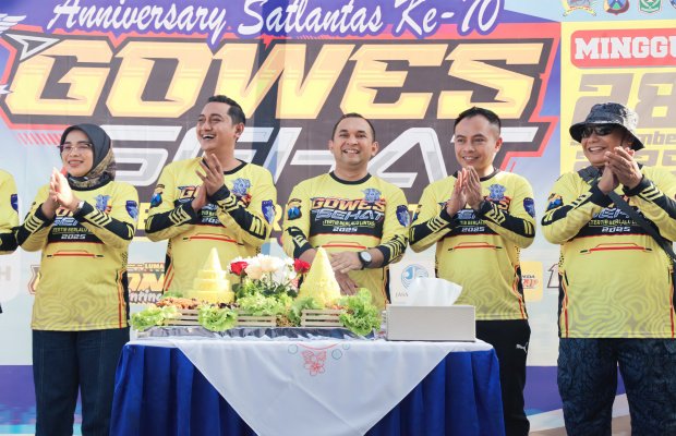 Foto: Jelang pemotongan tumpeng Jajaran Forkopimda Lumajang (Pen/0821)