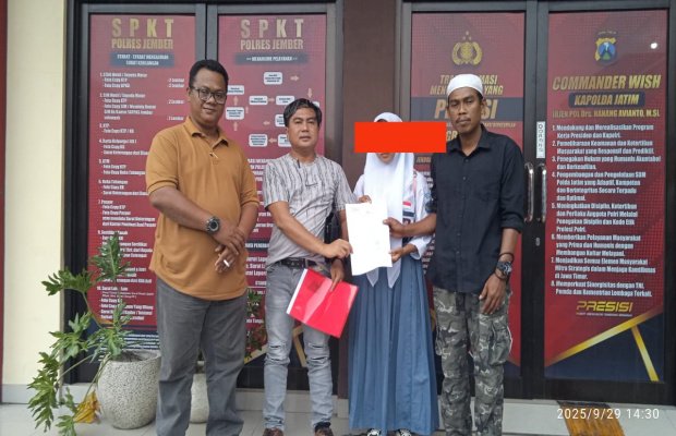 Foto: Rusdi didampingi kuasa hukumnya.