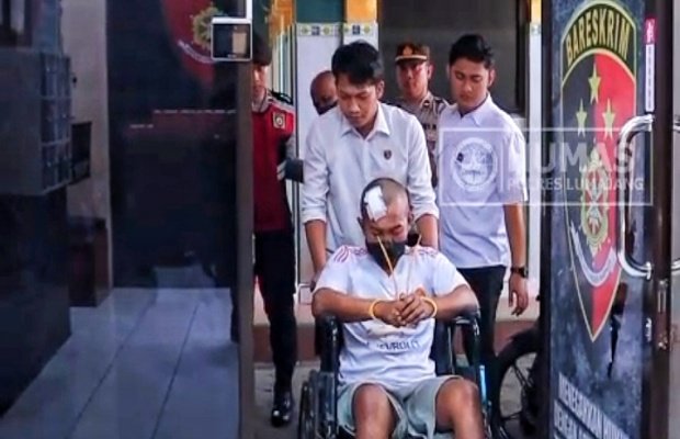 Foto: Tersangka diamankan petugas (sumber: Humas)