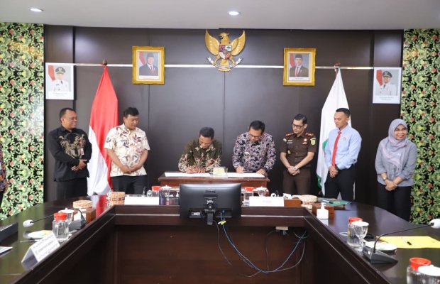 Foto: Penandatanganan Berita Acara Serah Terima (BAST) di Ruang Rupatama Balai Kota Among Tani