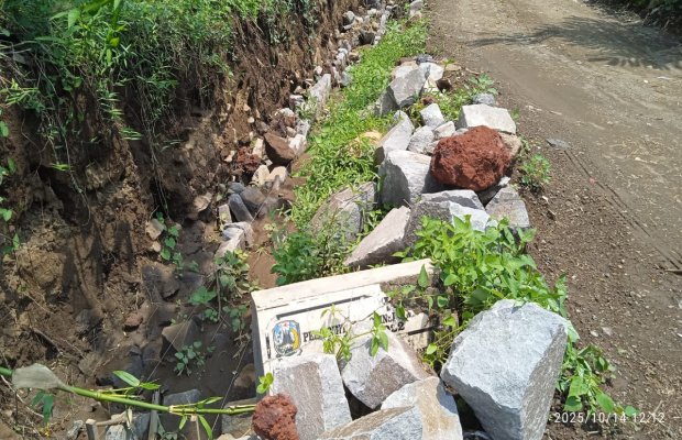 Foto: Bukti pengerjaan proyek TPT di Kecamatan Mayang 