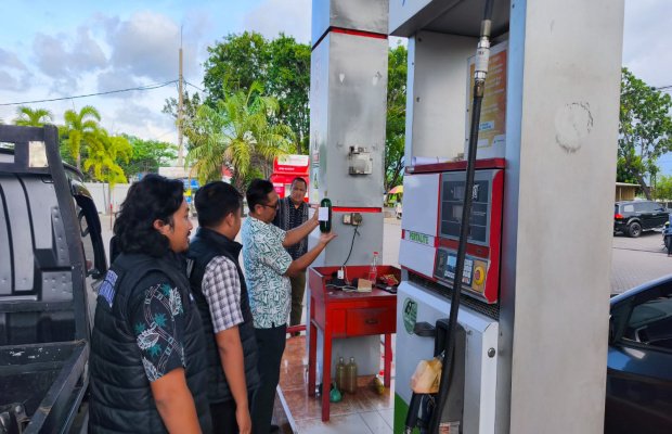 Foto: Anggota Satreskrim Polres Probolinggo Sidak Ke SPBU Semampir