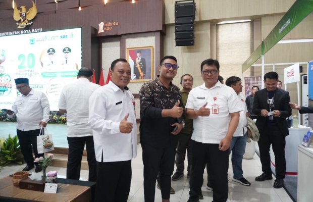 Foto: Sekda dan Kepala Dinas Perumahan dan Kawasan Permukiman Kota Batu saat foto bersama