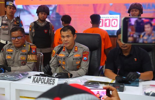 Foto: Kapolres Probolinggo AKBP Rico Yumasri Beberkan Kasus Pembunuhan Warga Gili Ketapang