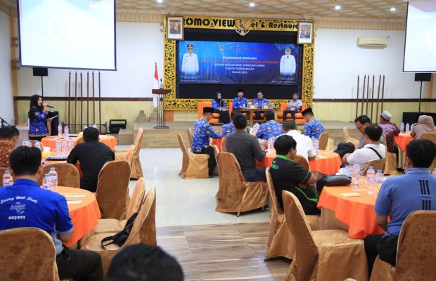 Foto: Aries Santoso Asisten Perekonomian dan Pembangunan Sekda Kota Probolinggo Membuka  Sosialisasi Unit Layanan Disabilitas di Hotel Bromo View