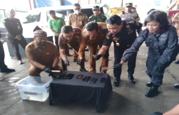 Foto: Saat pemusnahan Barang Bukti di Kejari Batu