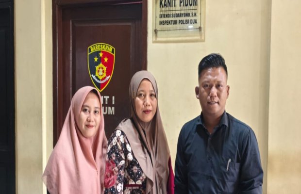 Foto: Umar Fauzi Pelapor  Didampingi Kuasa Hukumnya Sugeng Heri Santoso