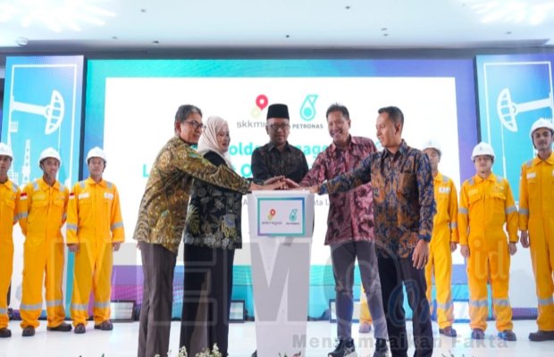 Foto : Wakil bupati Sampang H Ahmad Mahfud (tengah) saat foto bersama di  hotel JW Marriott Surabaya