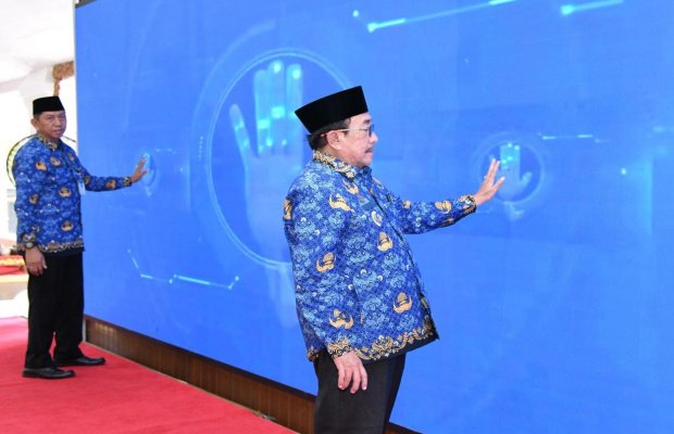 Foto: Wakil Bupati Sumenep, KH. Imam Hasyim saat peluncuran Aplikasi SIKERIS
