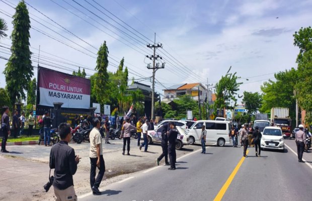 Foto: Suasana di Polres Probolinggo saat Melakukan  Pemeriksaan Pelaku Kekerasan Seksual Pada Santriwati 