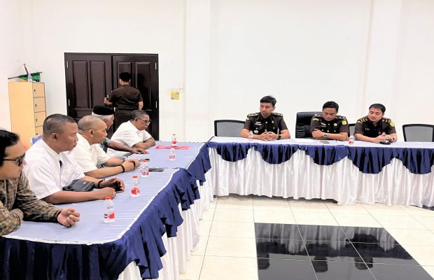 Foto: Kasi Intel Kejari Probolinggo Saat Klarifikasi Dengan Dinas Pertanian Kabupaten Probolinggo Terkait Kasus PMK