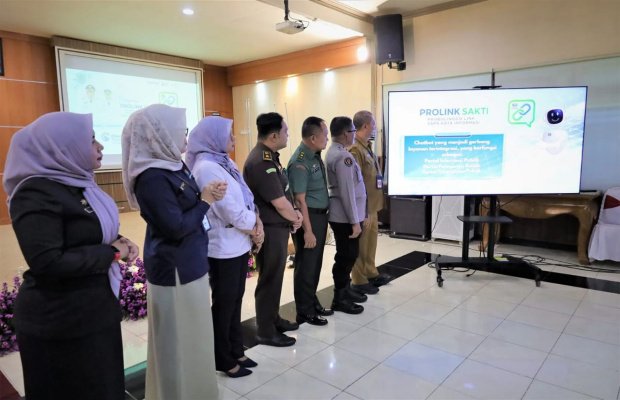 Foto: Rey Suwigtyo Pj. Sekda Kota Probolinggo Saat Meresmikan Prolink Sakti di Puri Manggala Bhakti