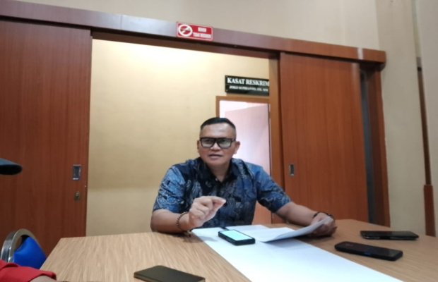 Foto: Kasat Reskrim Polres Batu, Iptu Joko Suprianto saat memberikan keterangan kepada awak media