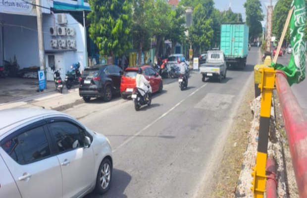 Foto: Kondisi Parkir di Depan Namira School  Kraksaan Probolinggo
