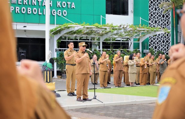 Foto: Aminuddin Wali kota Probolinggo Saat Memimpin Apel Perdana Tahun 2026