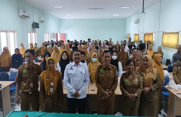 Foto: Hariawan Dwi Tantomo Kepala Dinkes Kabupaten Probolinggo saat Pimpin Rakorev Pelaksanaan MBG