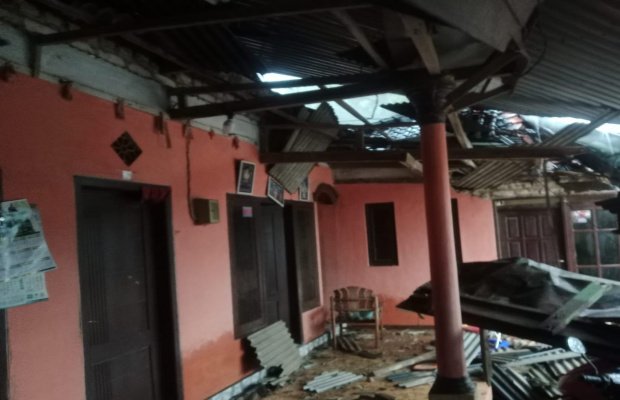 Foto: Salah satu rumah warga yang Rusak Diterjang Angin Kencang
