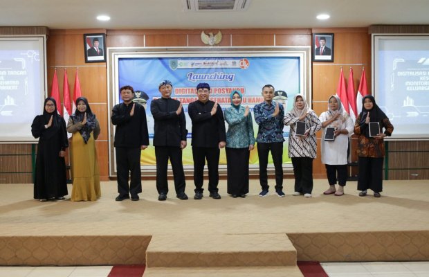 Foto: dr. Aminuddin Wali Kota Probolinggo Didampingi dr Evariani Aminuddin Ketua TP PKK Kota Probolinggo saat Membuka Digitalisasi Posyandu dan Jam Tangan Kesehatan 