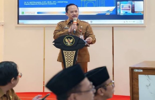 Foto: Kepala Bappeda Kabupaten Sumenep, Arif Firmanto, saat menyampaikan arah pembangunan daerah 2026 
