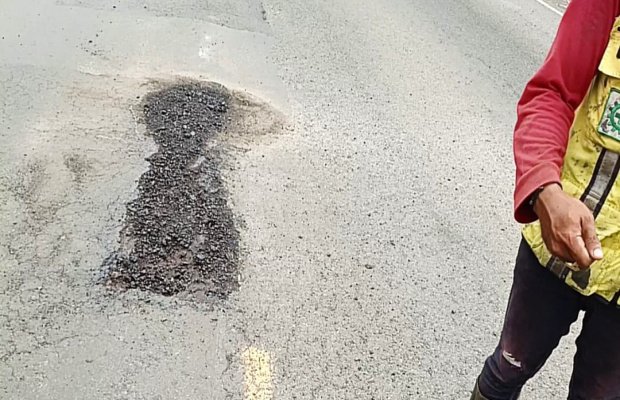 Foto : Hasil tembal sulam di Jalan Raya Gatot Subroto Lumajang. (tim).