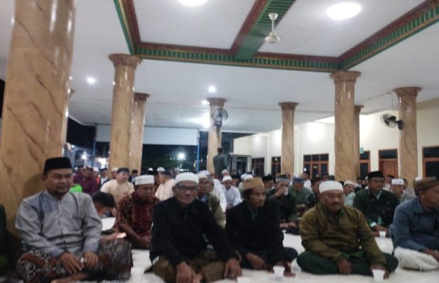 Foto: Syamsul Huda Kabag Kesra Setda Pemkab Probolinggo Pimpin Pencairan Tunjangan Guru Ngaji dan Pasraman 