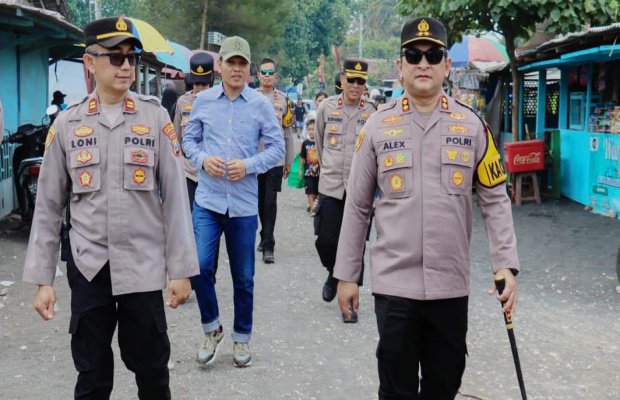Foto: Peninjauan obyek wisata, Kapolres Lumajang didampingi Kapolsek Pasirian ‎