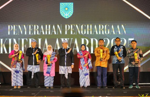 Foto: Momen Penghargaan Yang Diterima Wali kota Probolinggo Selama Setahun Memimpim