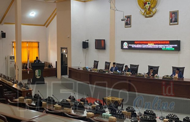 Foto : Paripurna di aula besar DPRD Sampang