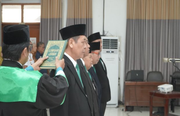 Foto : Pelantikan pimpinan Badan Amil Zakat Nasional Kabupaten Lumajang periode 2026–2031. ‎