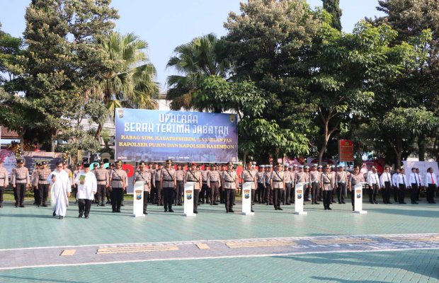 Foto: Upacara Serah Terima Jabatan Utama dan Kapolsek jajaran di Mapolres Batu