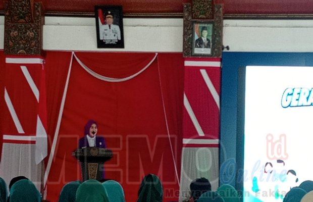 Foto : Ketua pembina Posyandu kabupaten Sampang Selviana Slamet Junaidi saat memberikan sambutan